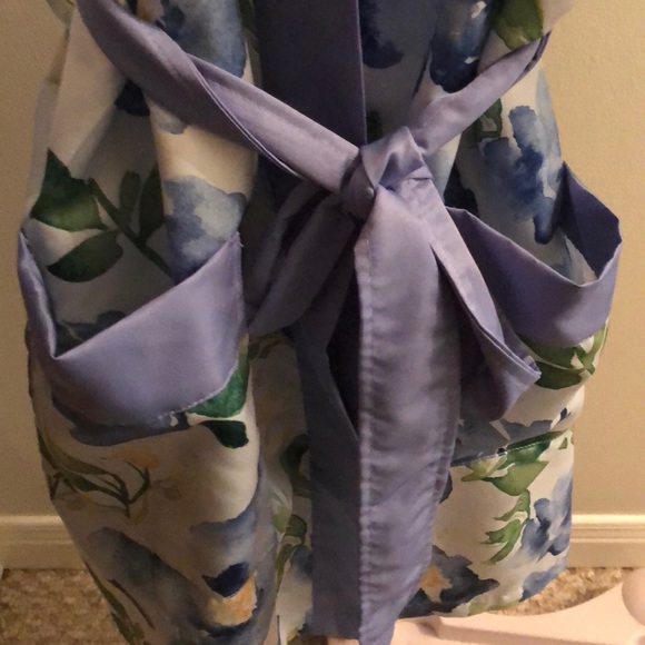 Floral robe - Picture 2 of 3